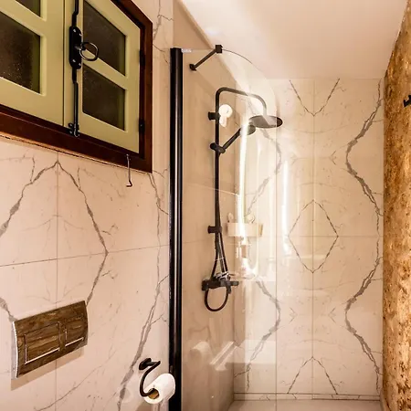 Diamante Guest House-stone פמגוסטה
